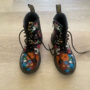 Floral Dr. Martens boots🌸